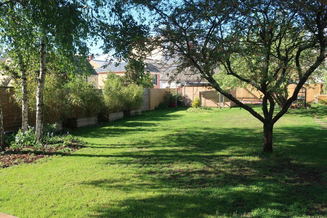 Au Jardin De L'Eventail Bed and Breakfast Λε Μανς Εξωτερικό φωτογραφία